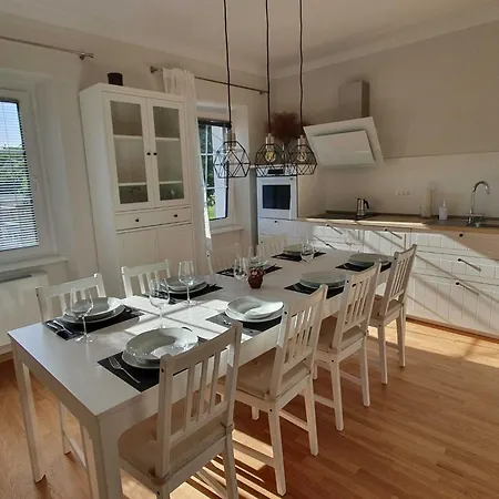 Getaway With Balcony - Four Bedroom With Balcony Komen