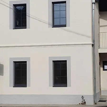 Getaway With Balcony - Four Bedroom With Balcony