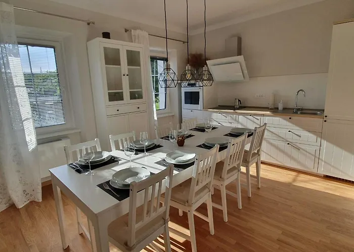 Getaway With Balcony - Four Bedroom With Balcony Komen