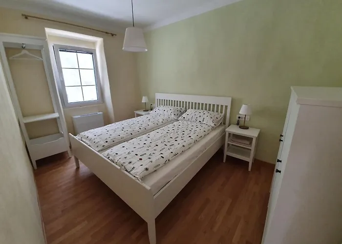 Getaway With Balcony - Four Bedroom With Balcony Komen