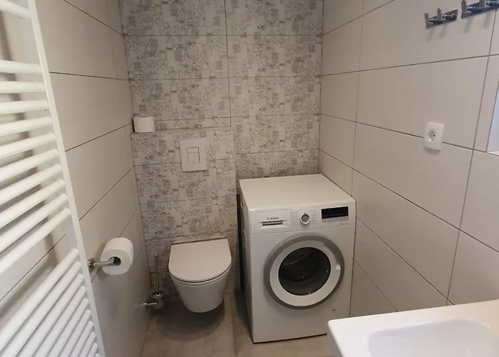 Getaway With Balcony - Four Bedroom With Balcony Tatil Evi *